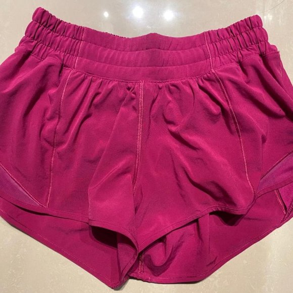 lululemon athletica Pants - Lululemon Hotty Hot Short 2.5"